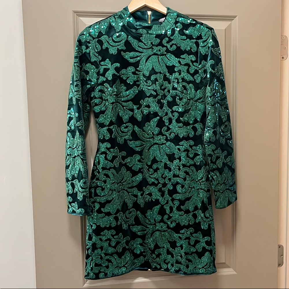 VENUS Green Velvet Midi Dress